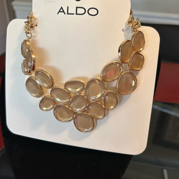 Beautiful statement piece necklace from Aldo - Picture 2 of 8